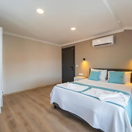 Modern, New Two Bedroom Close To Centre 公寓 费特希耶