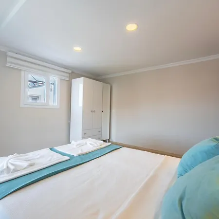 Modern, New Two Bedroom Close To Centre *