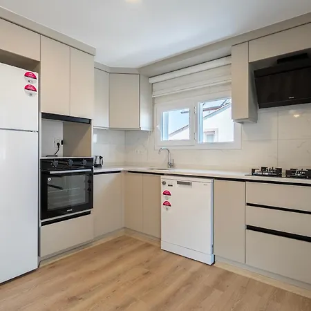 Modern, New Two Bedroom Close To Centre アパート フェティエ