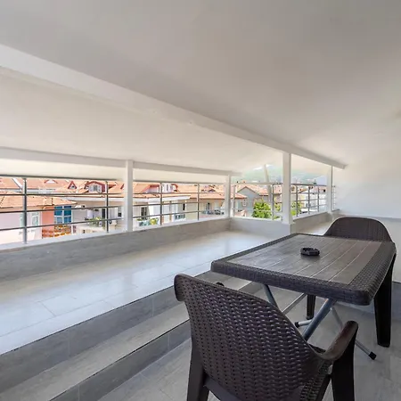 Apartment Modern, New Two Bedroom Close To Centre