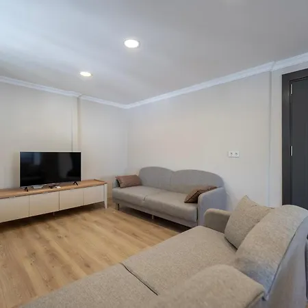 Apartment Modern, New Two Bedroom Close To Centre *